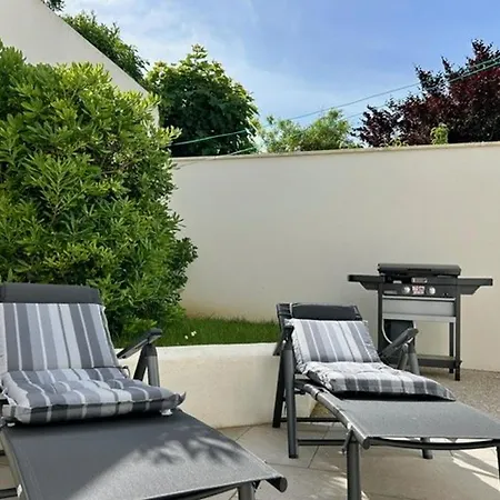 Appartement Avec Terrasse, 2 Chambres, Proche - 4 Pers - Fr-1-494-198